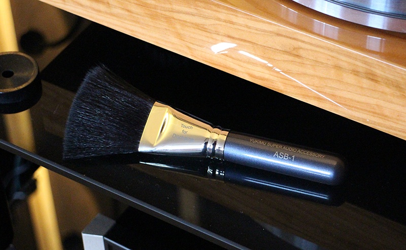 Brosse Furutech ASB-1 dans Auditorium Hi-Fi Rennes Brosse Furutech ASB-1 dans Auditorium Hi-Fi Rennes