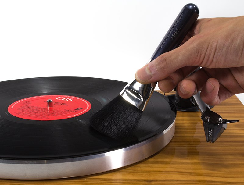 Brosse Furutech ASB-1 dans Auditorium Hi-Fi Rennes Brosse Furutech ASB-1 dans Auditorium Hi-Fi Rennes