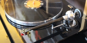 Platine vinyle EAT Prelude dans l'Auditorium Hi-Fi Rennes